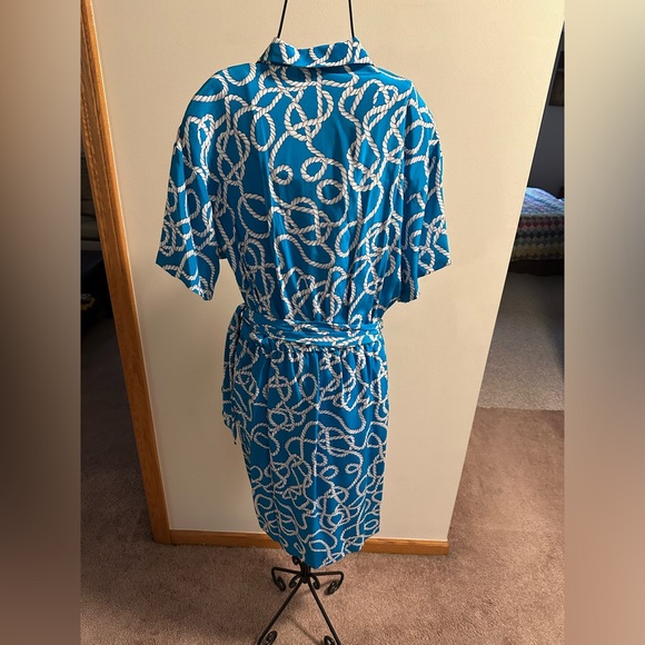 Vintage Diane Von Furstenberg Silk Blue and White wrap dress - Picture 3 of 9